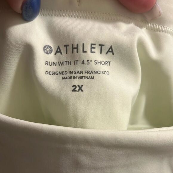 ✨ATHLETA RUN WITH IT 4.5" LIME SZ 2X SHORTS✨ - Picture 7 of 7